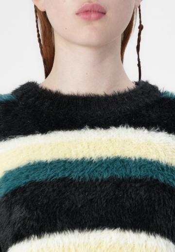 Пуловер в полоску