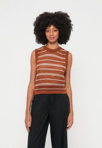 Пуловер без рукавов