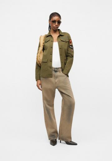 Куртка с накладнымит карманами