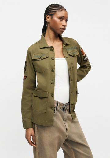 Куртка с накладнымит карманами