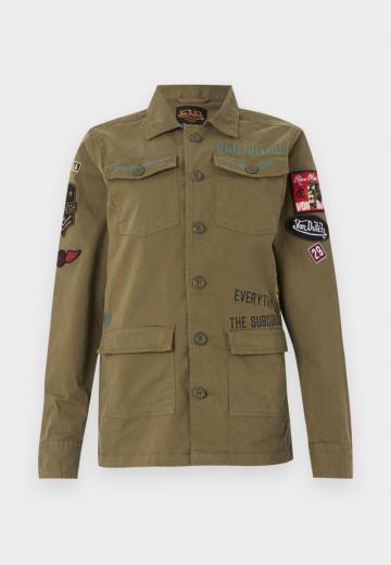 Куртка с накладнымит карманами