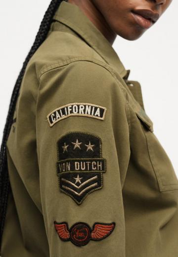 Куртка с накладнымит карманами