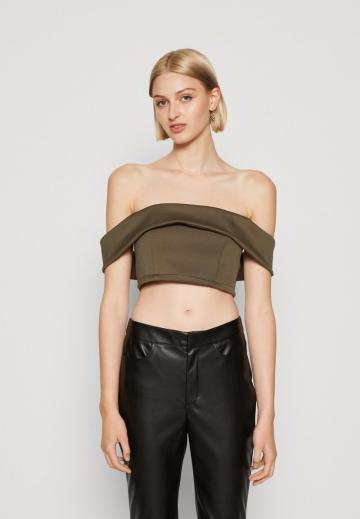 Топ без бретелек