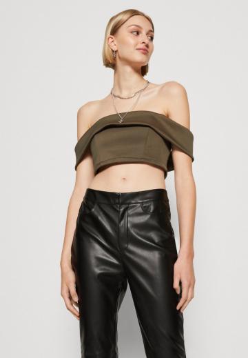 Топ без бретелек