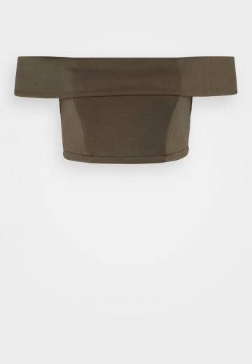 Топ без бретелек