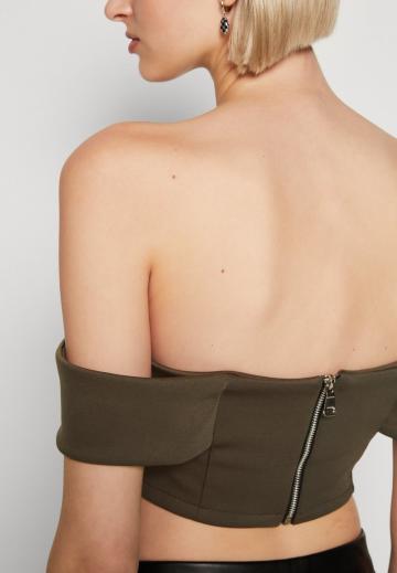 Топ без бретелек