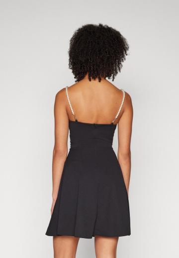 Короткое платье