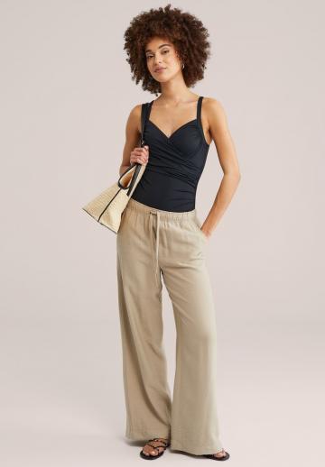 Слитный купальник