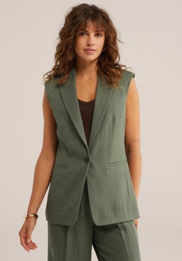 Длинный жилет