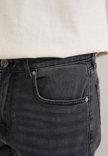 Узкие джинсы