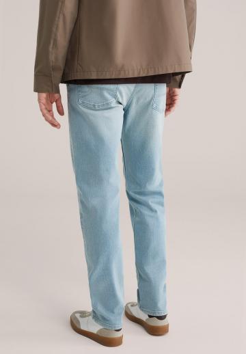 Прямые джинсы