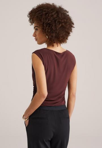 Блузка без рукавов