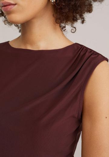 Блузка без рукавов