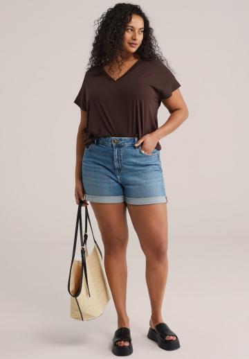 Джинсовые шорты