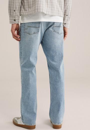 Прямые джинсы