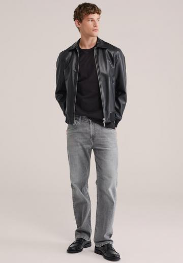 Прямые джинсы