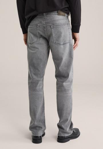 Прямые джинсы