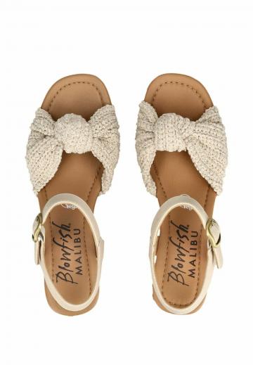 Босоножки на танкетке