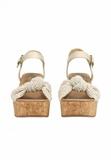 Босоножки на танкетке