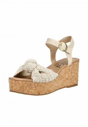 Босоножки на танкетке