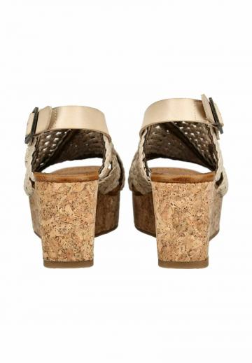 Босоножки на танкетке