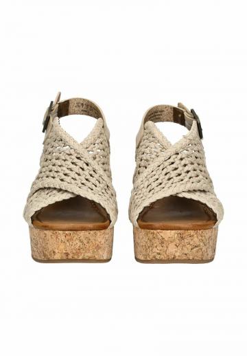 Босоножки на танкетке