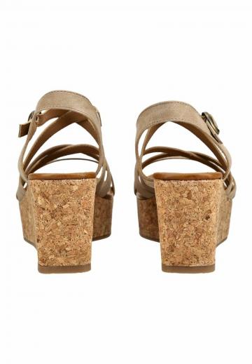 Босоножки на танкетке