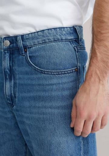 Прямые джинсы