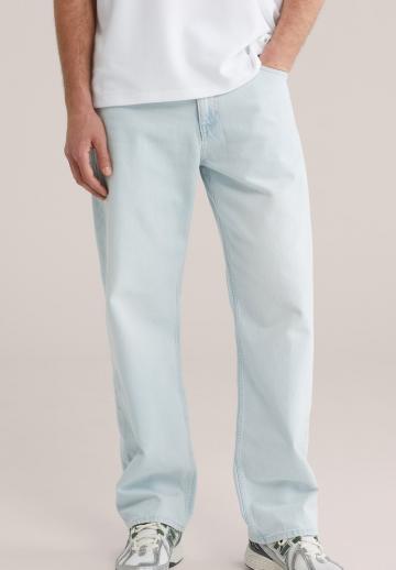 Прямые джинсы