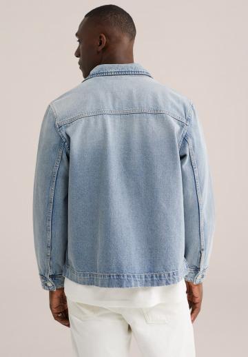 Джинсовая куртка