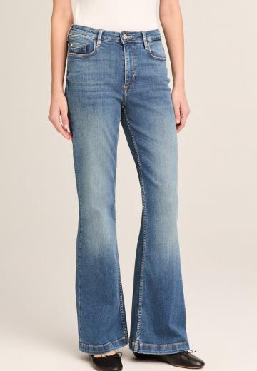 Клешеные джинсы