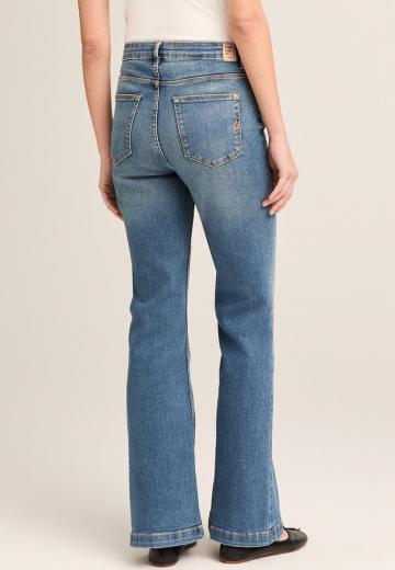 Клешеные джинсы