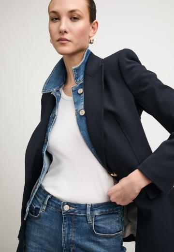 Клешеные джинсы