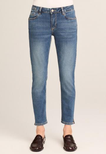 Короткие джинсы