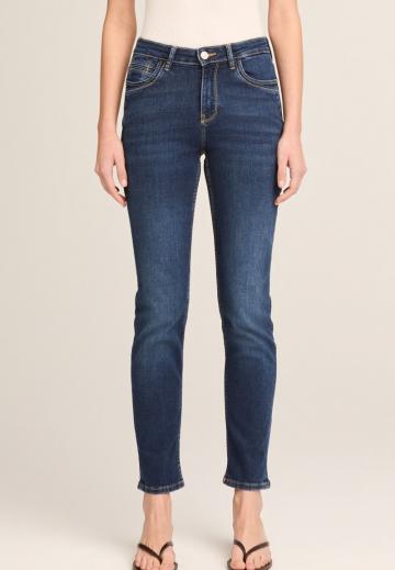 Узкие джинсы