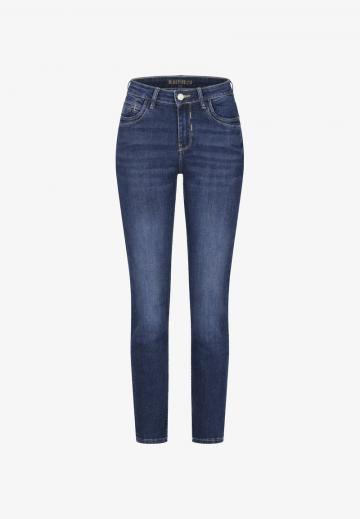 Узкие джинсы