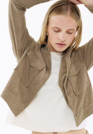 Куртка с накладнымит карманами