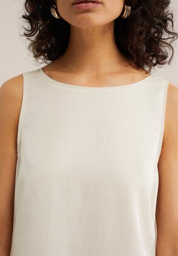 Блузка без рукавов