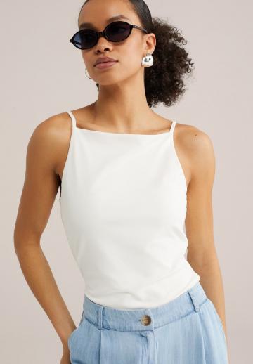 Топ на бретельках