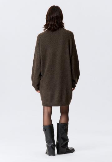 Вязаное платье