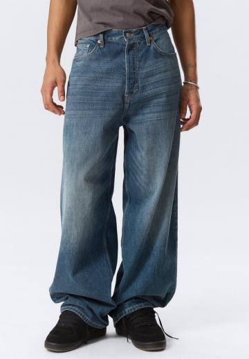 Свободные джинсы