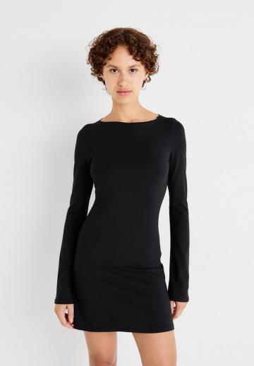 Короткое платье