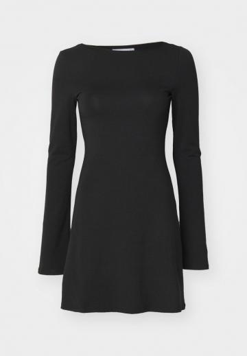 Короткое платье