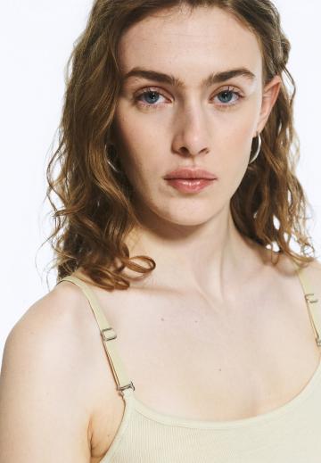 Топ на бретельках