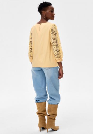 Кружевная блузка