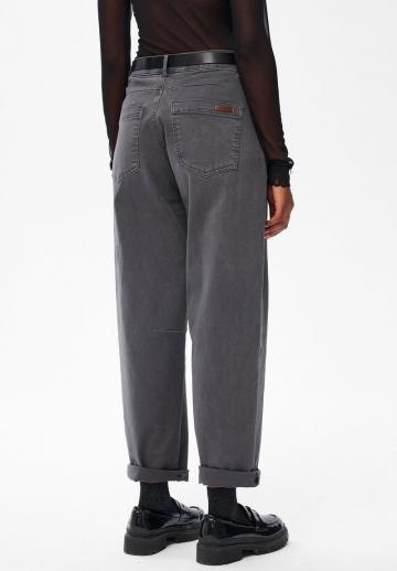 Короткие джинсы