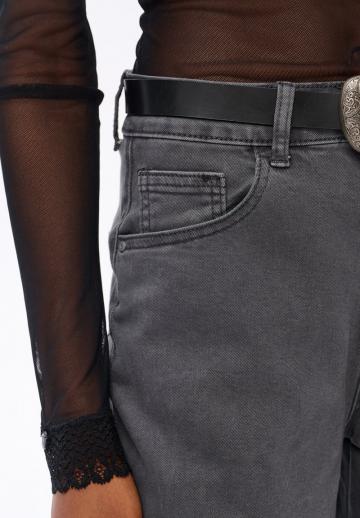 Короткие джинсы
