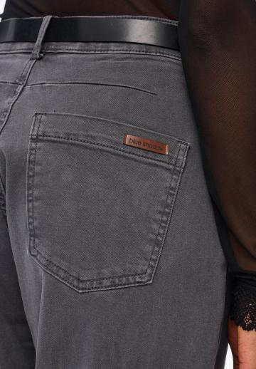 Короткие джинсы