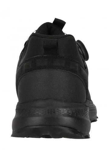 Походные кроссовки