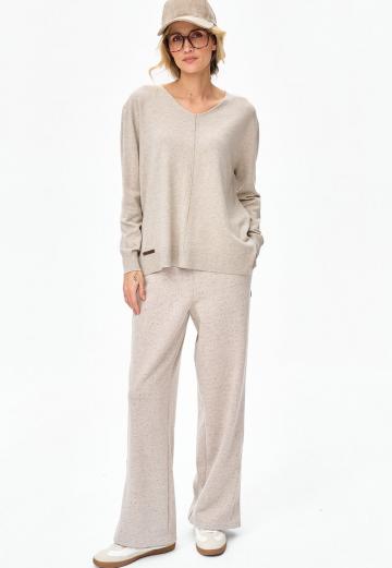 Пуловер с вырезом V